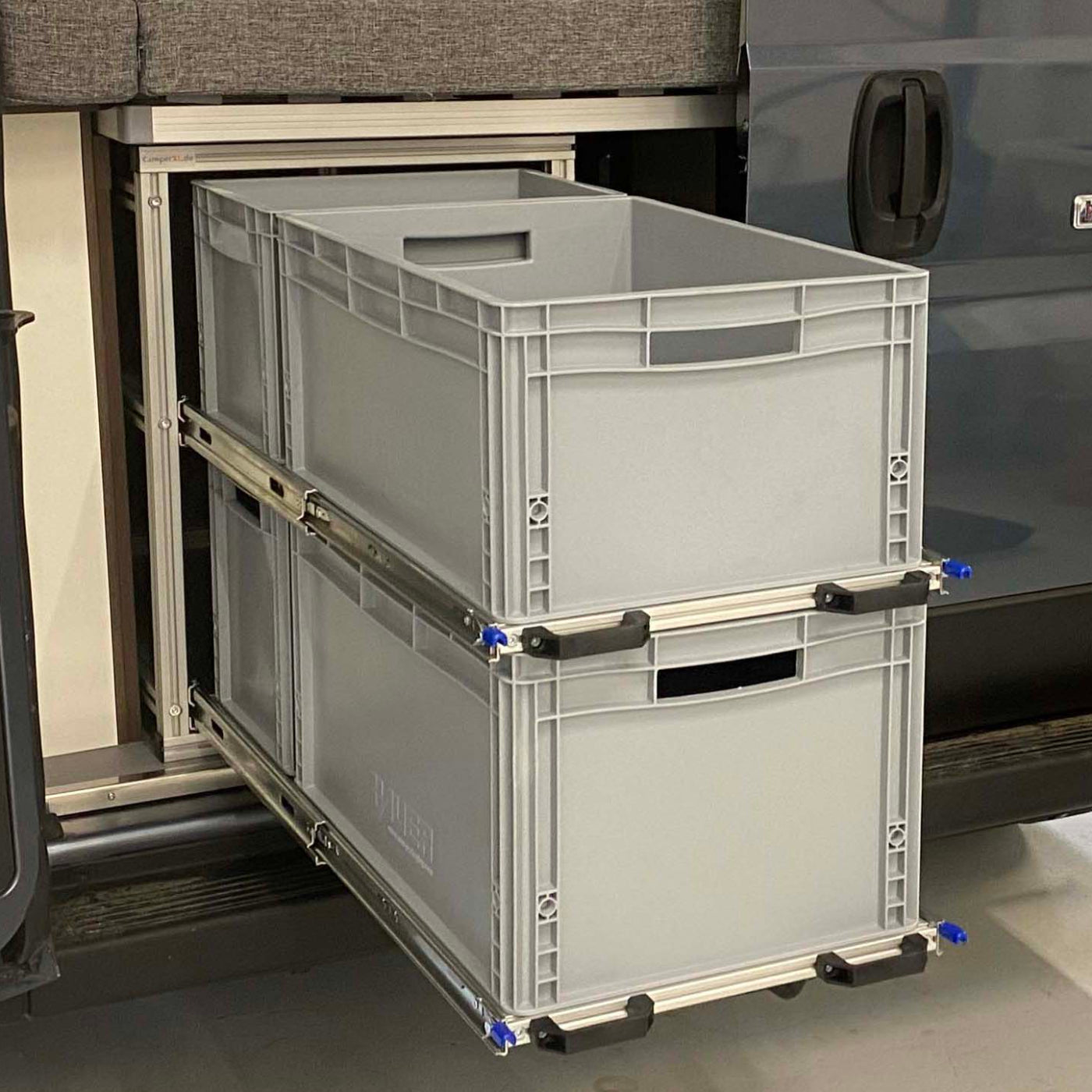 Heckgarage Pössl Summit 540 mit Auszug und Euroboxen